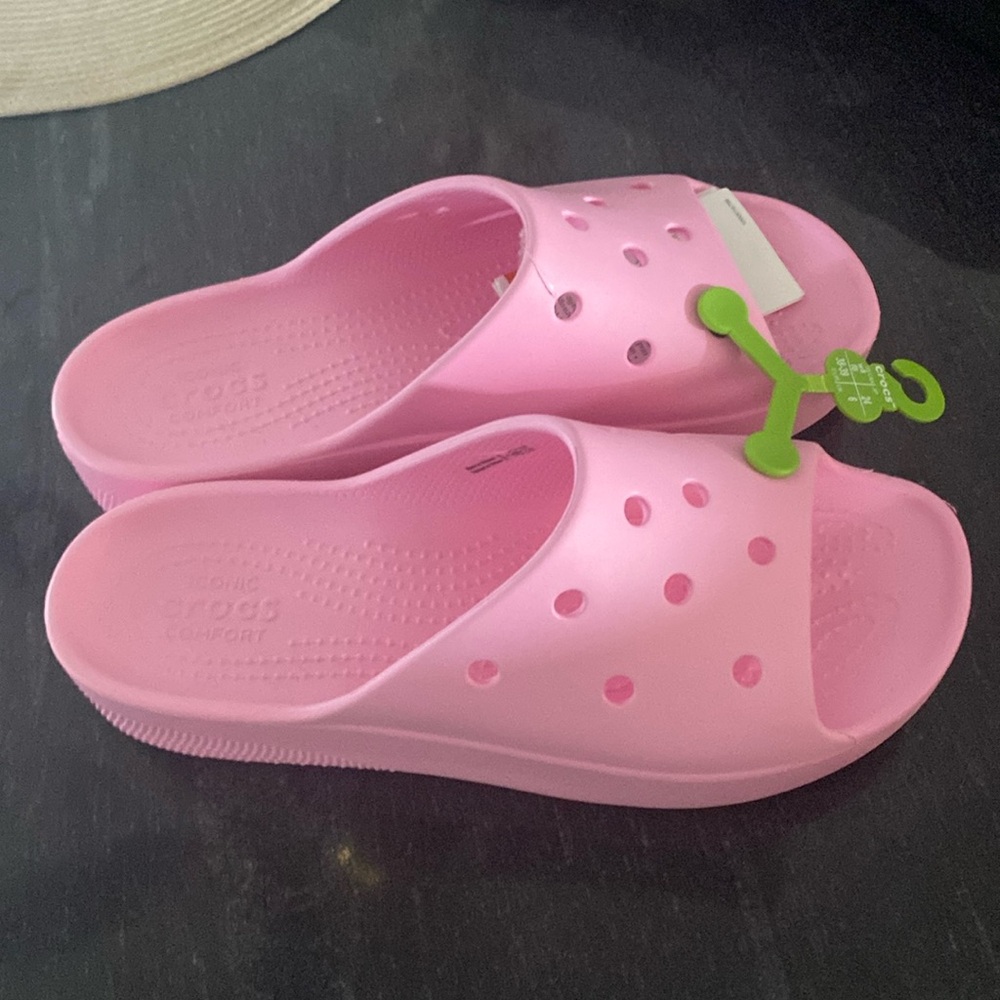 Crocs size w8